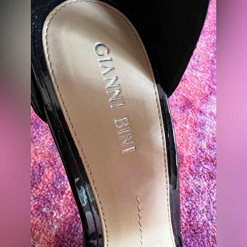 Gianni Bini Black Patent Leather looking Strappy Heels - Picture 3 of 7